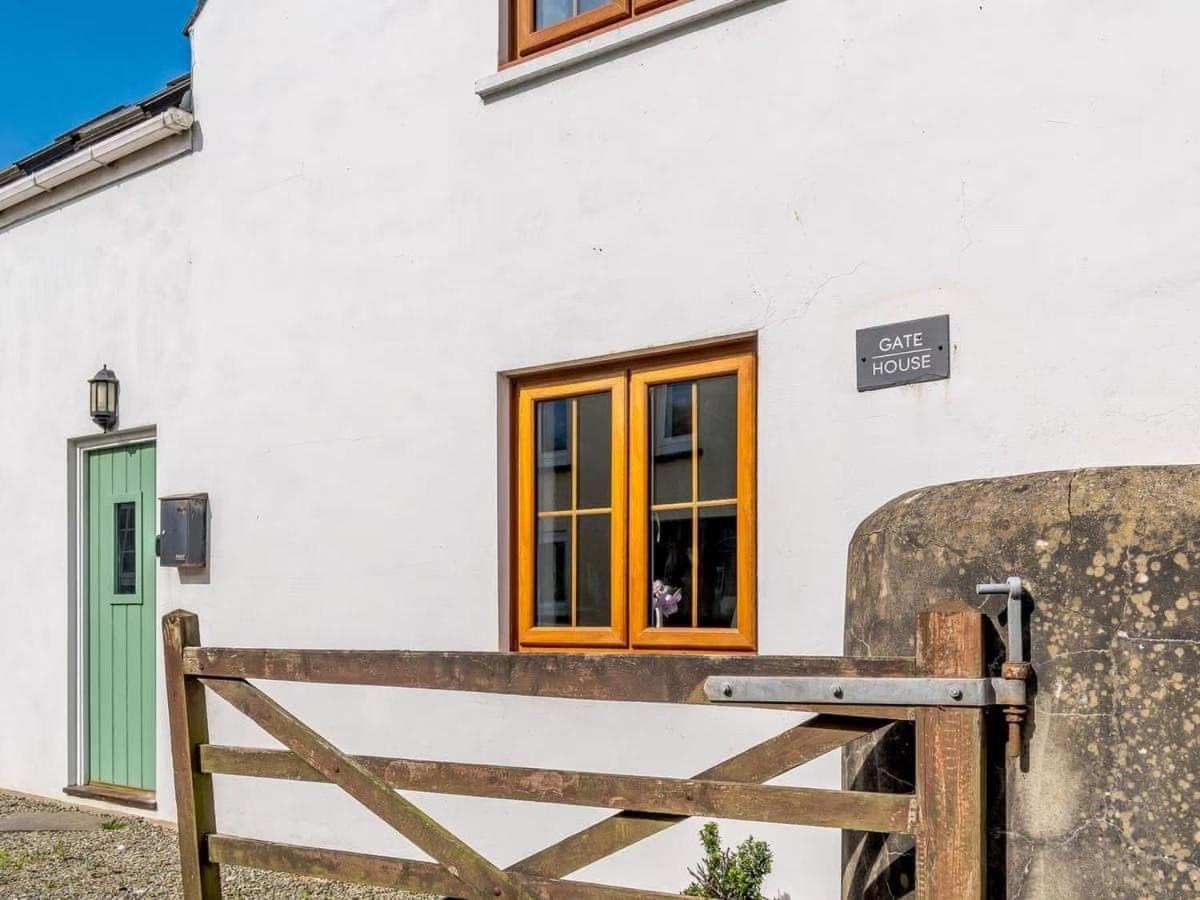 Villa The Gatehouse At Y Gwesty Bach Jordanston Esterno foto