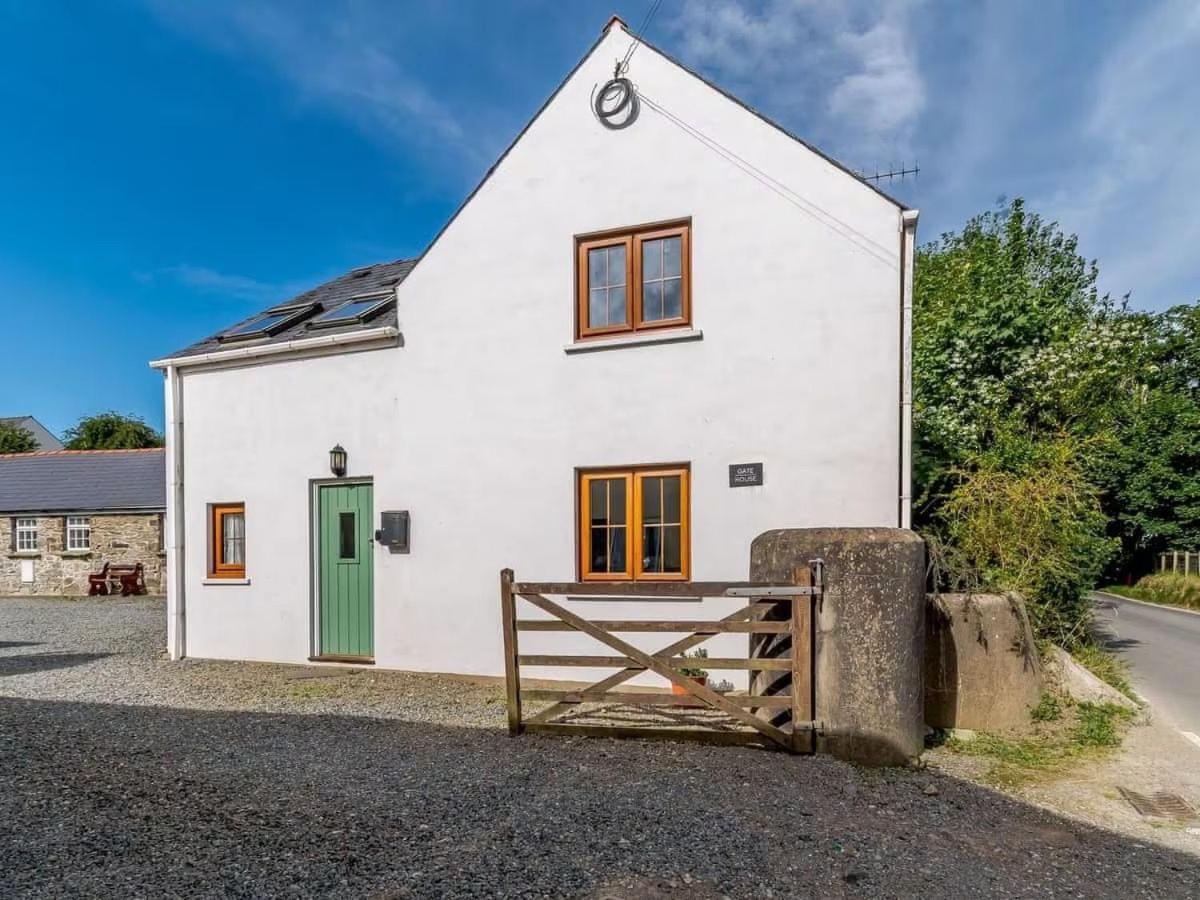 Villa The Gatehouse At Y Gwesty Bach Jordanston Esterno foto